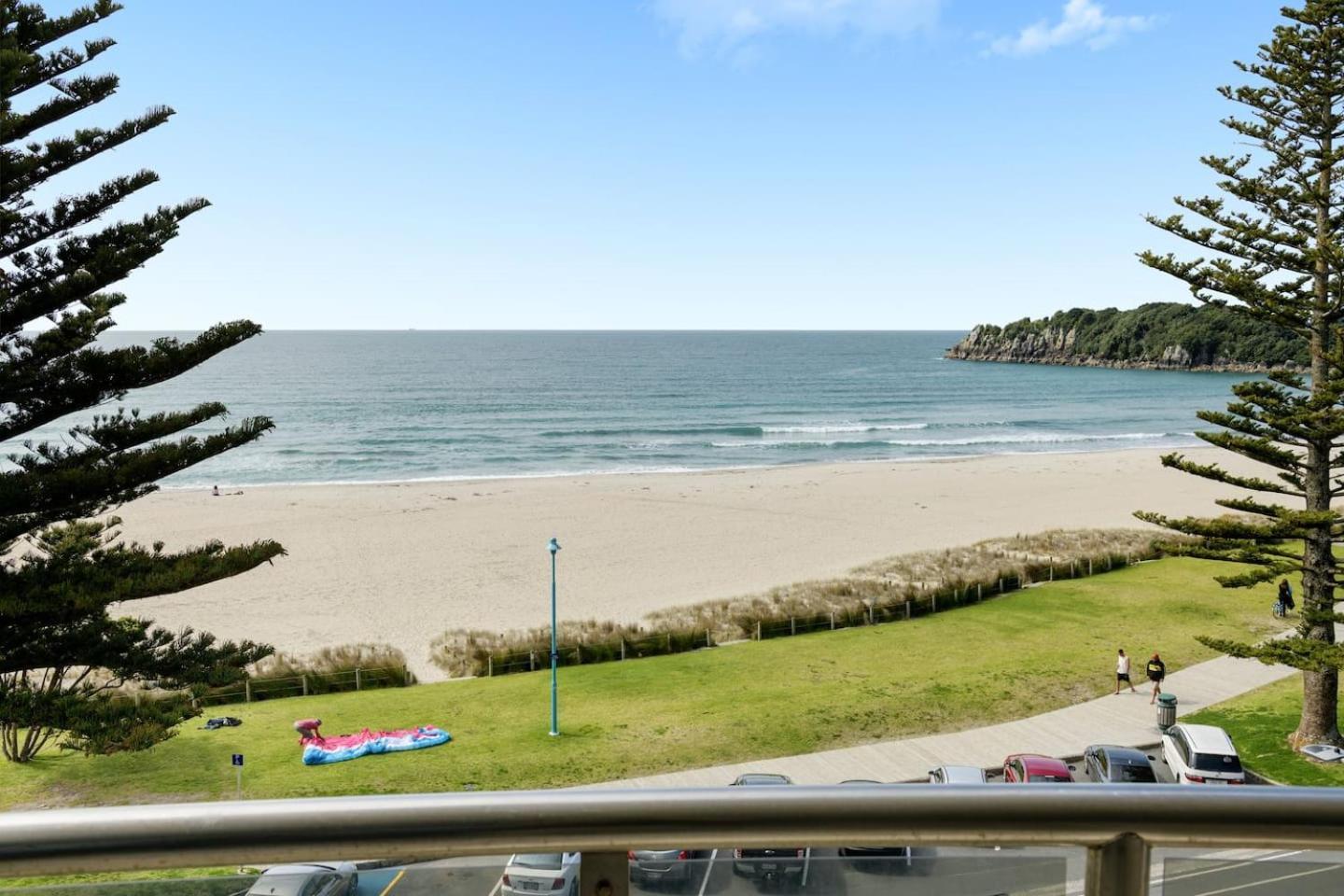 Oceanside Bliss - Absolute Beachfront - Uninterrupted Ocean Views With Pool Mount Maunganui Eksteriør billede