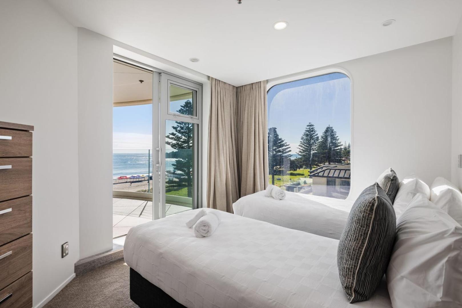 Oceanside Bliss - Absolute Beachfront - Uninterrupted Ocean Views With Pool Mount Maunganui Eksteriør billede