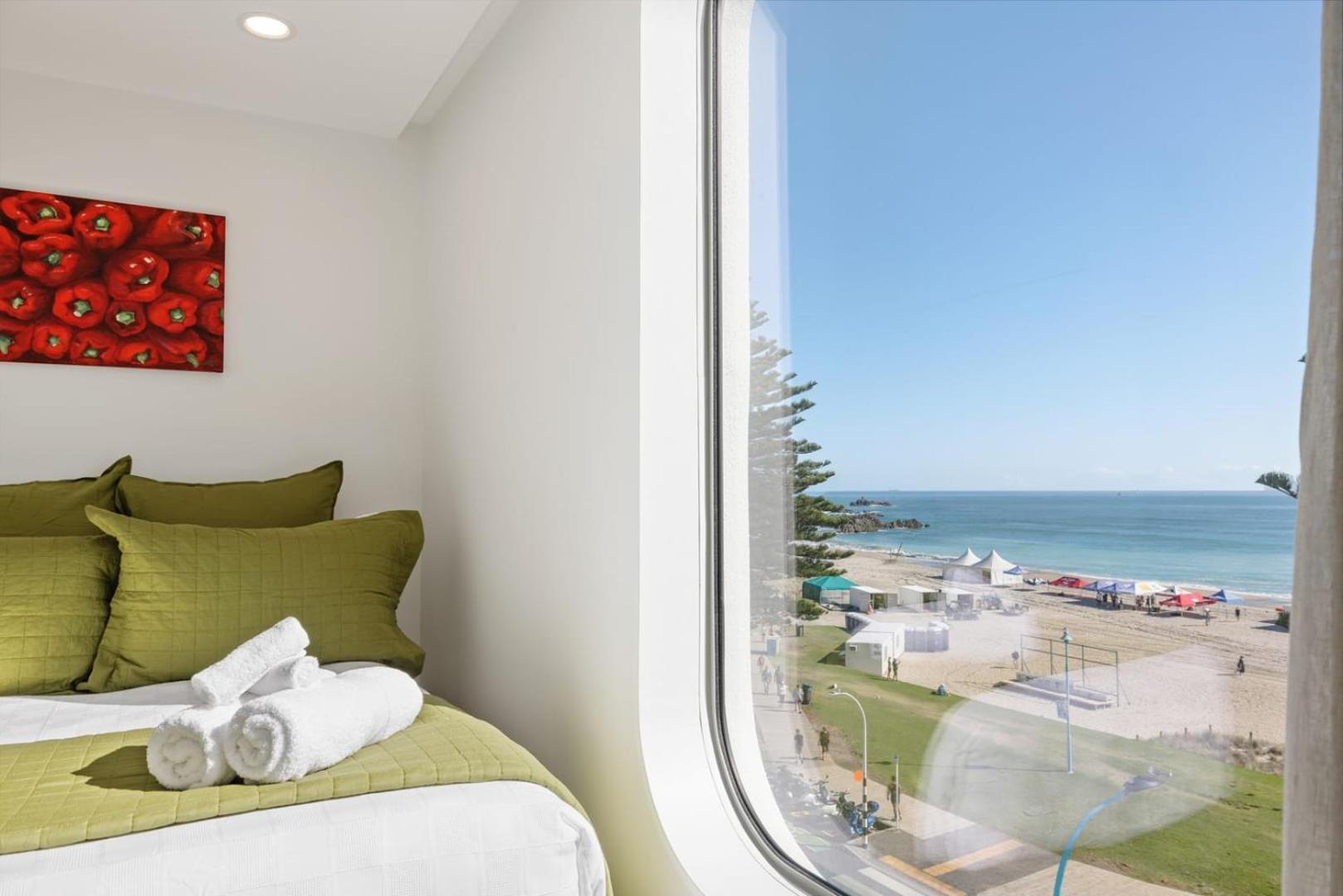 Oceanside Bliss - Absolute Beachfront - Uninterrupted Ocean Views With Pool Mount Maunganui Eksteriør billede