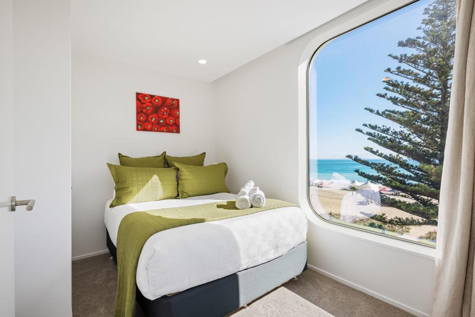 Oceanside Bliss - Absolute Beachfront - Uninterrupted Ocean Views With Pool Mount Maunganui Eksteriør billede