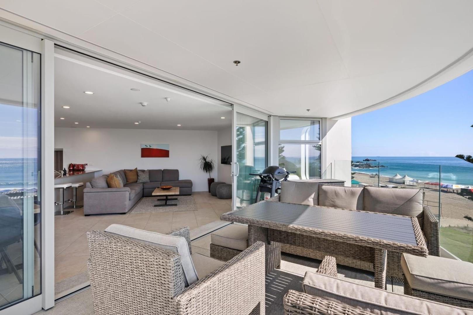 Oceanside Bliss - Absolute Beachfront - Uninterrupted Ocean Views With Pool Mount Maunganui Eksteriør billede