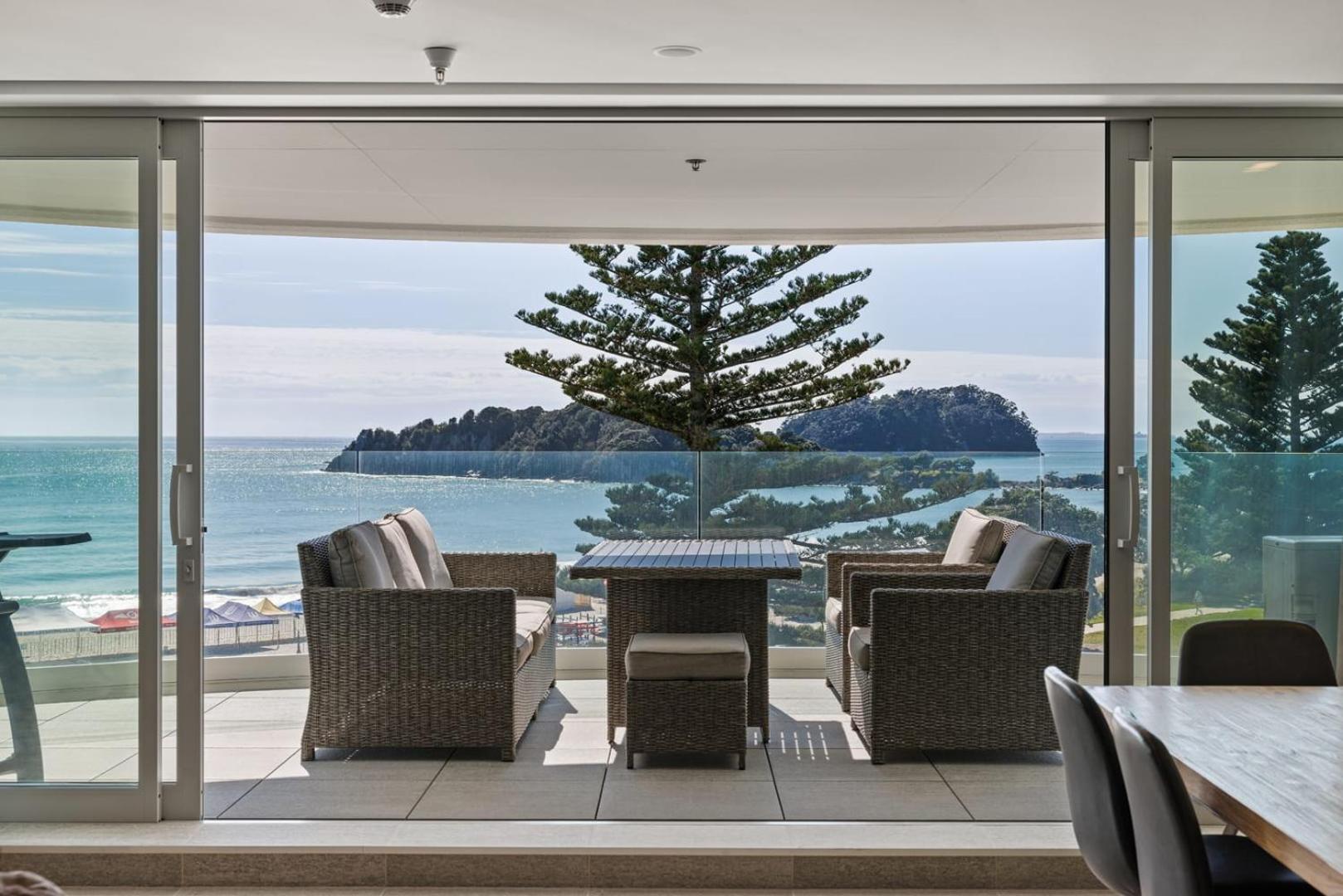 Oceanside Bliss - Absolute Beachfront - Uninterrupted Ocean Views With Pool Mount Maunganui Eksteriør billede
