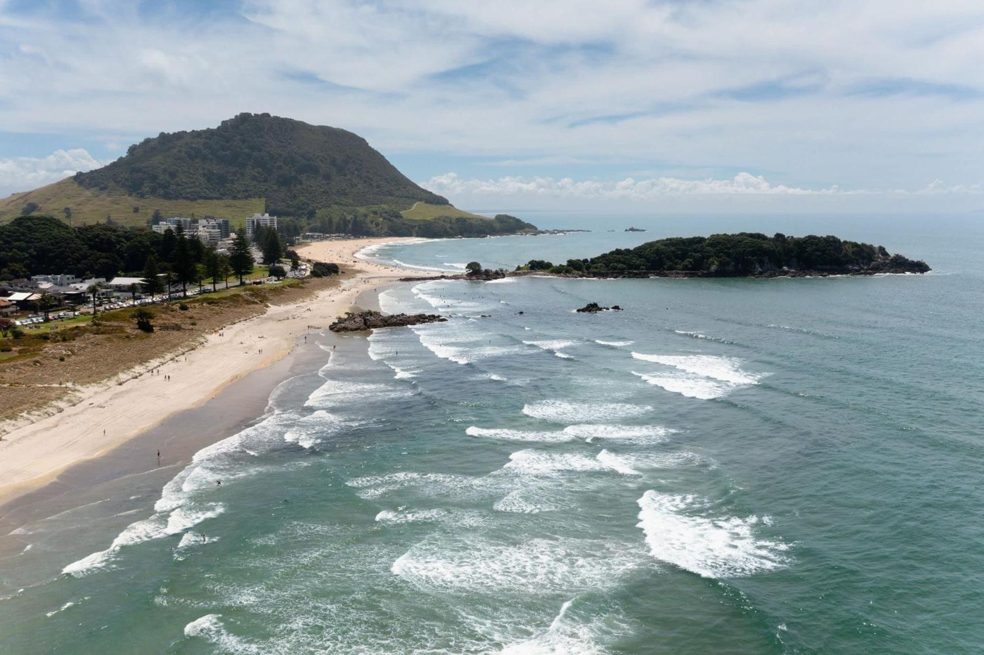 Oceanside Bliss - Absolute Beachfront - Uninterrupted Ocean Views With Pool Mount Maunganui Eksteriør billede
